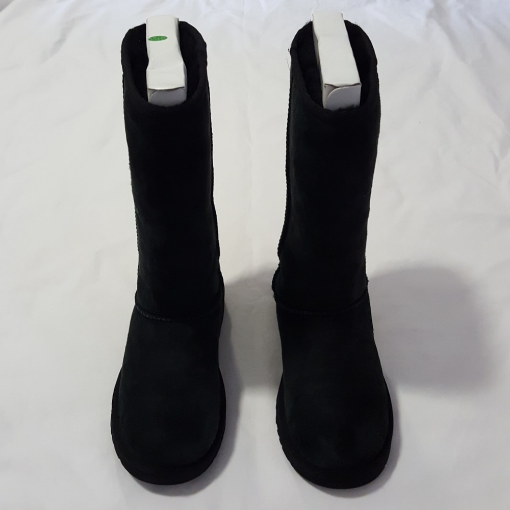 Classic black Uggs